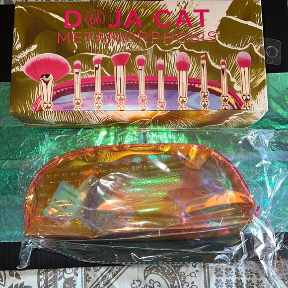 NIB - BH COSMETICS - DOJA CAT METAMORPHOSIS 10 Piece Brush Set with Bag - Picture 2 of 16
